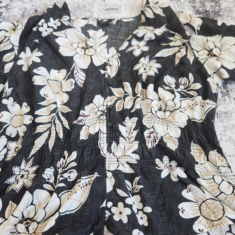 Torrid Black and Cream Peplum Floral Top